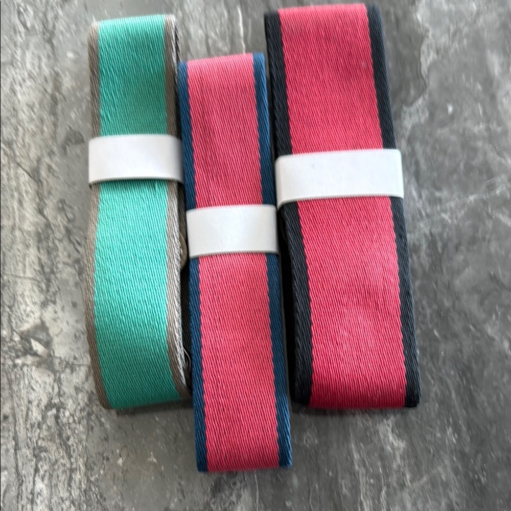 Colorful straps that can be used on a crossbody bag